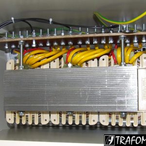 3 fázisú 5 kVA-os transzformátor tokozásban a TRAFOMEX Kft.-től